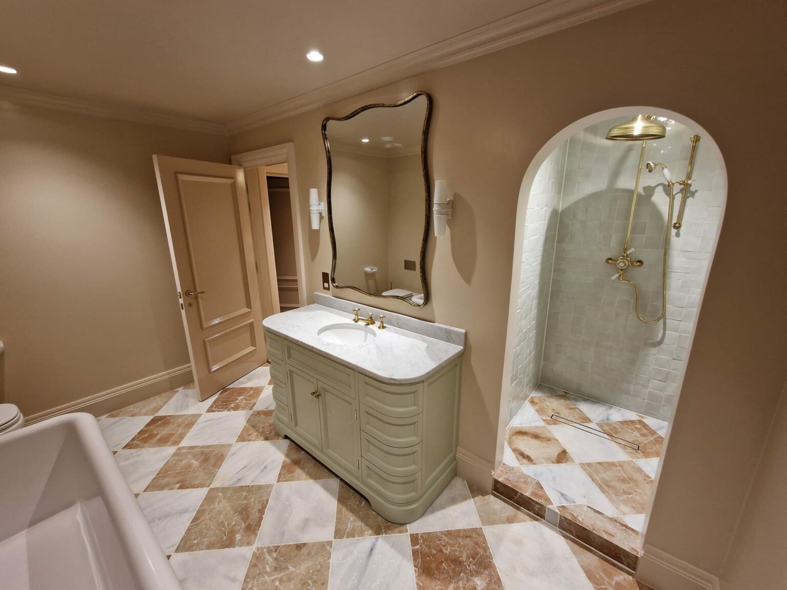 Private residence, Harpenden bathroom
